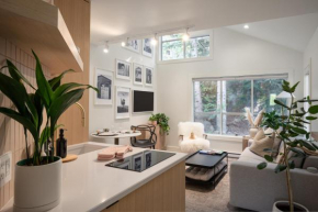 Skywood-Designer Condo,Steps to Creekside Gondola, Free Parking